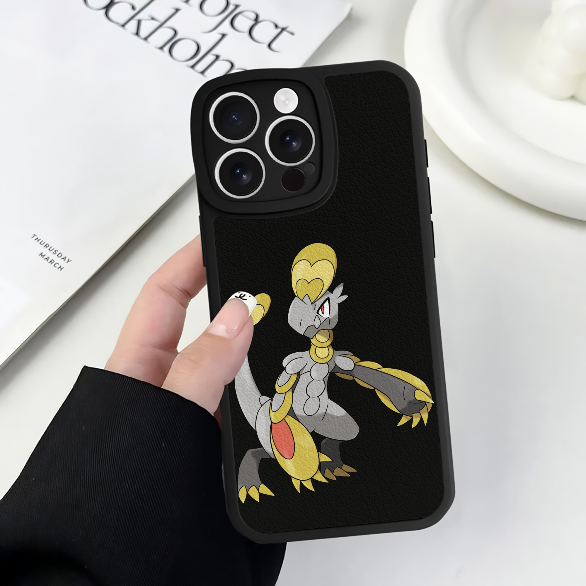 （画像用） ポケットモンスター Pokémon 【iPhone 16シリーズ対応】シリコンスマホケース（レザー調） 材質：シリコン